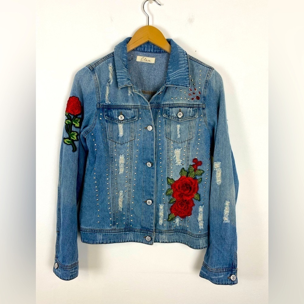 Elan TW Bear Women's Sz M Distressed Studded Denim Jean Jacket Floral Patches